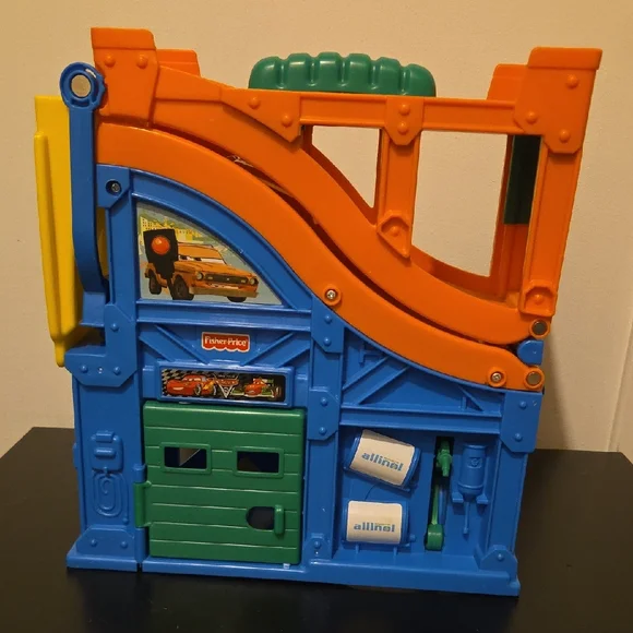 Fisher-Price Cars The Movie Racing Rivalry Fold & Go Wheelies Ramp Little People - Picture 1 of 9